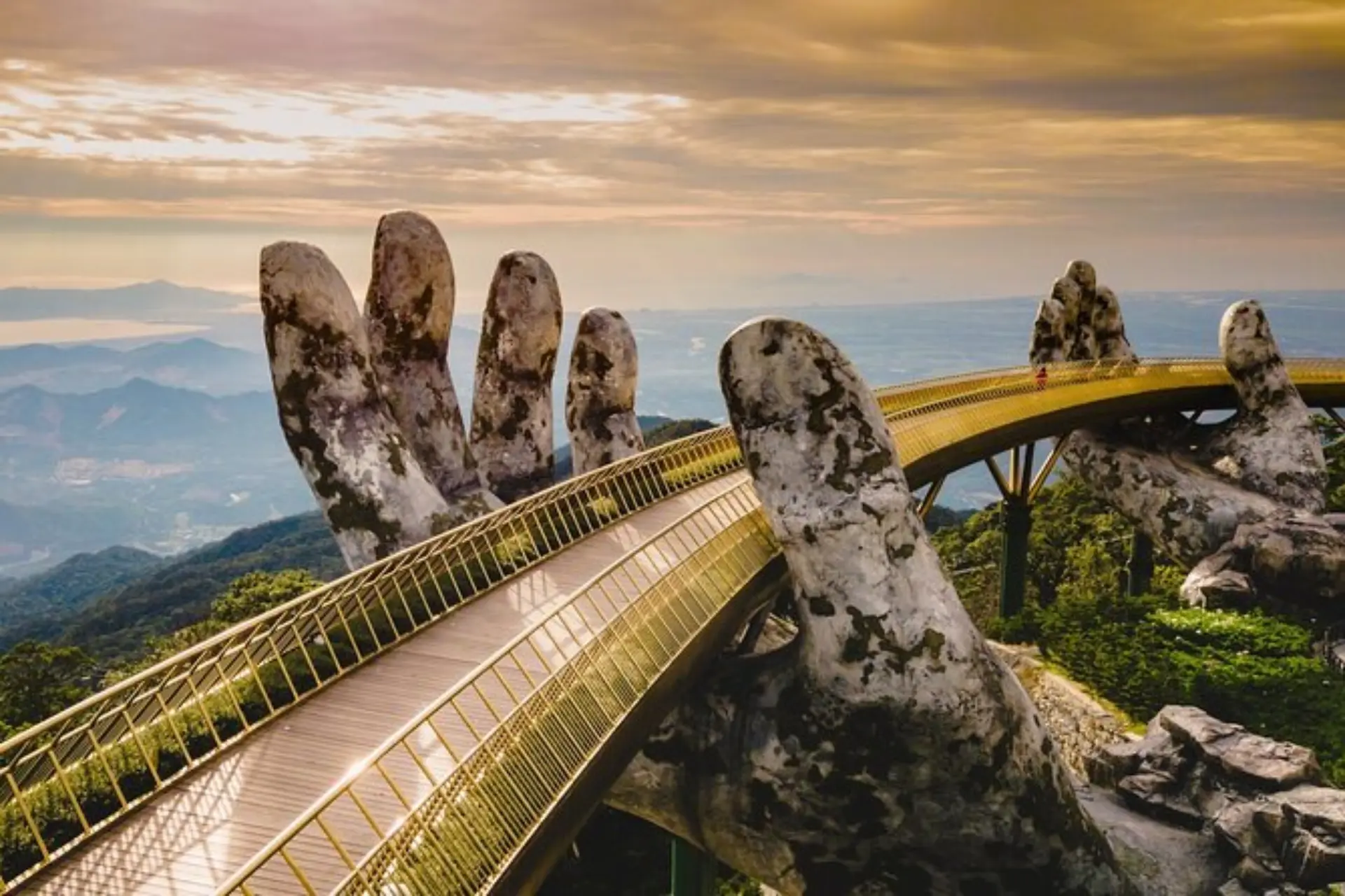 Golden Bridge Da Nang